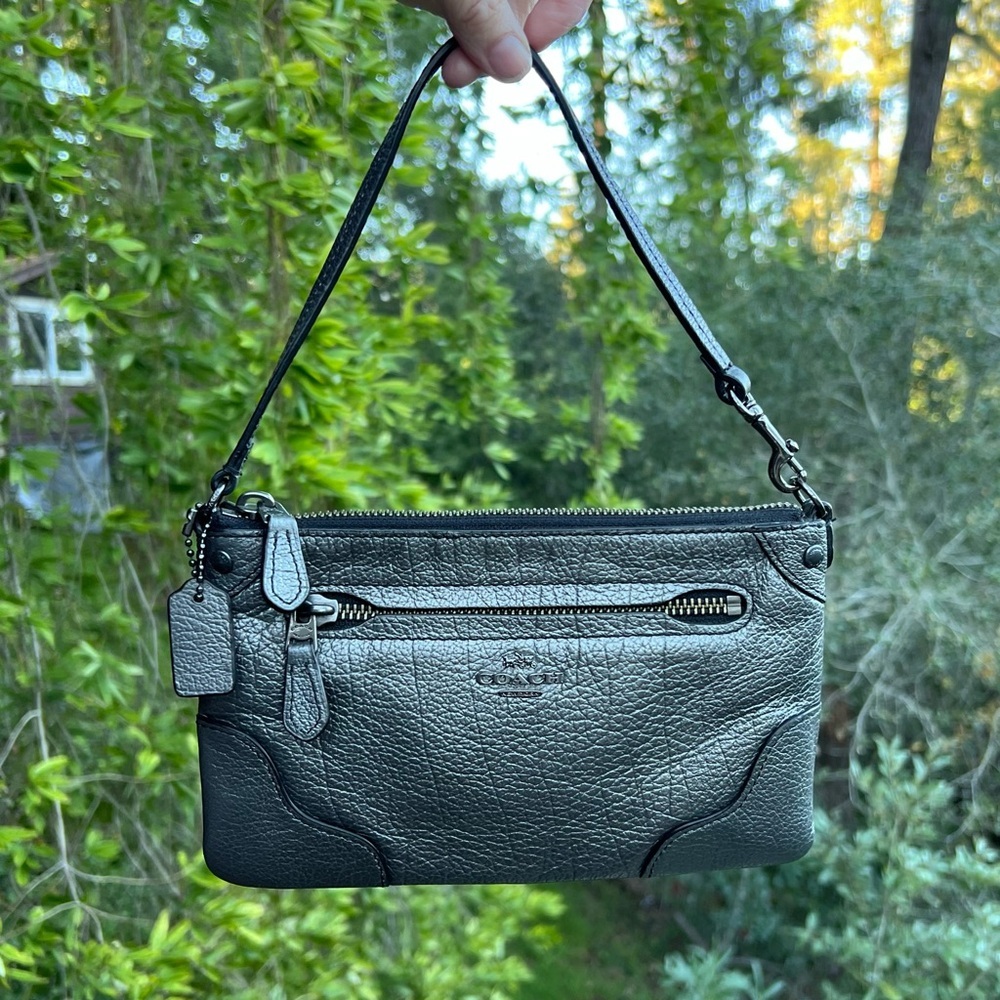COACH Wristlet Wallet Clutch In Grey Metallic Pebbled Leather AUTHENTIC NWOT - Picture 3 of 10